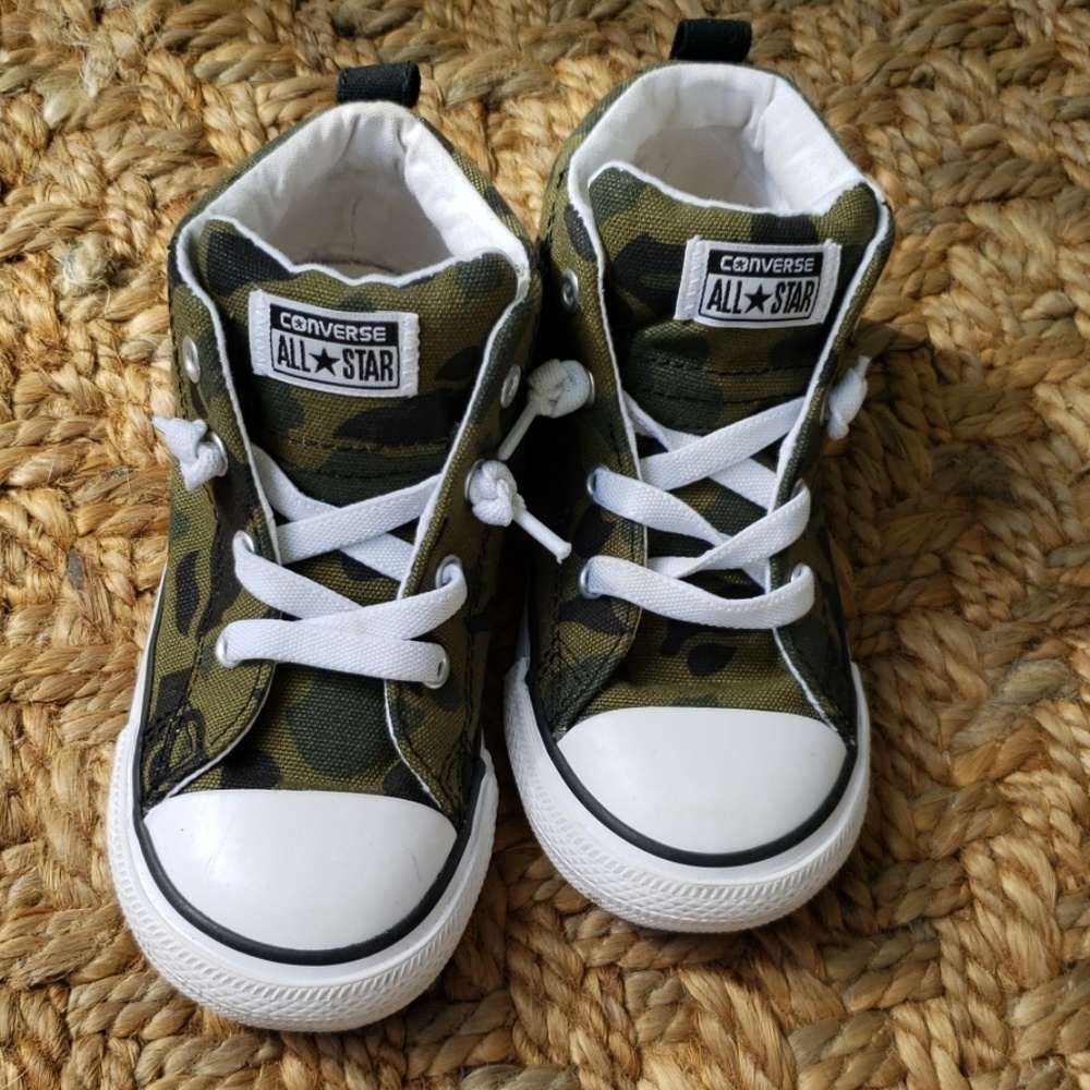 Converse little boy shoes size 10